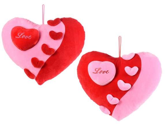 Cojín bordado en forma de corazón con letras colgantes