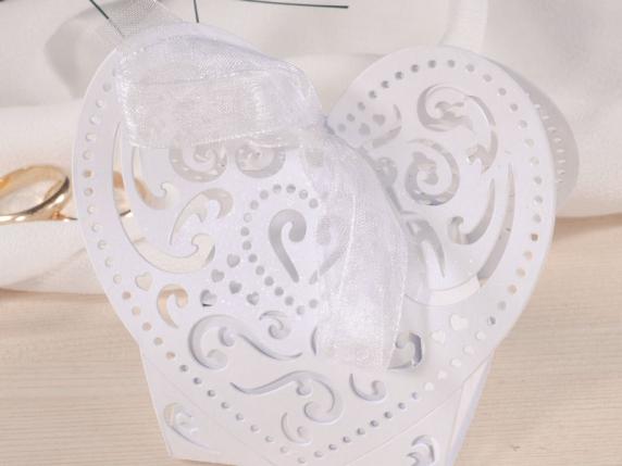 Caja de favores en forma de corazón en papel blanco perlado