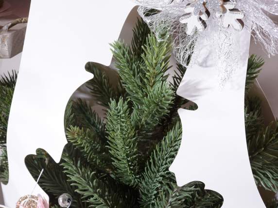 Cesta de flores navideñas en papel semihidrófugo