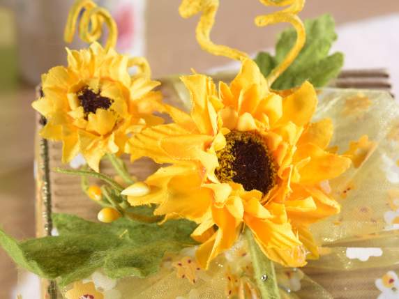 Mazzolino di girasoli artificiali con boccioli e foglie