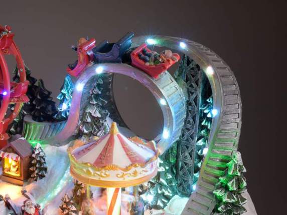 Parc avec manèges en résine, lumières multicolores, musique