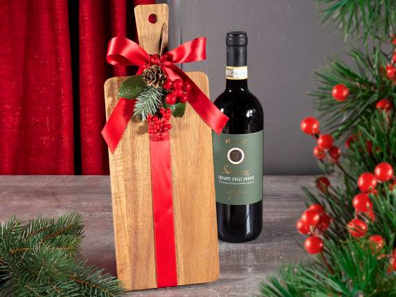 Mazzolino decorativo con bacche rosse, pino e pigna innevati