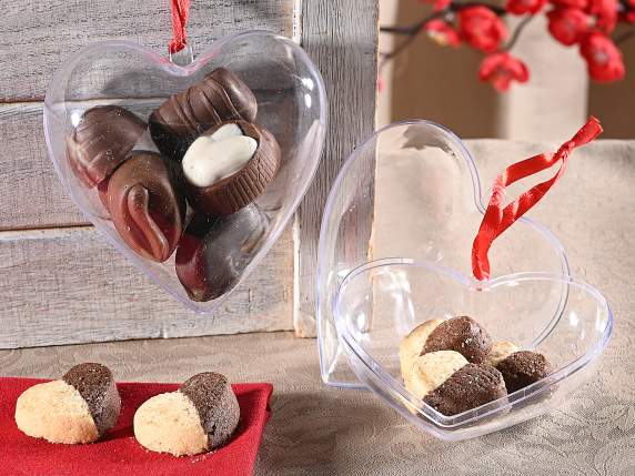 Transparent heart that can be opened with a ribbon to hang