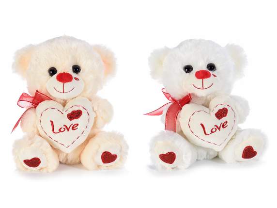Orsetto seduto di peluche con fiocco, cuore e scritta Love