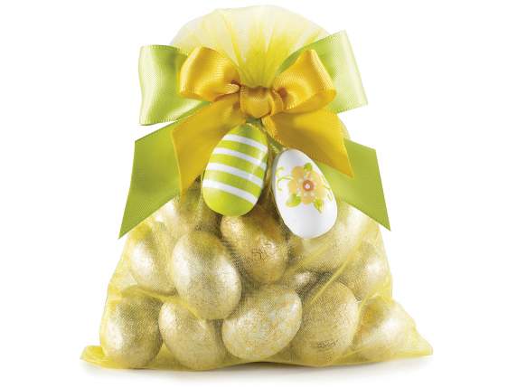 Expoziție cu 12 ouă din lemn pictate manual de agățat