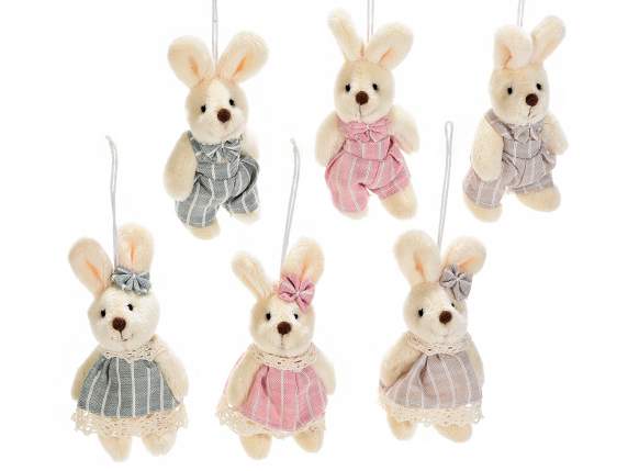 Lapin en peluche suspendu