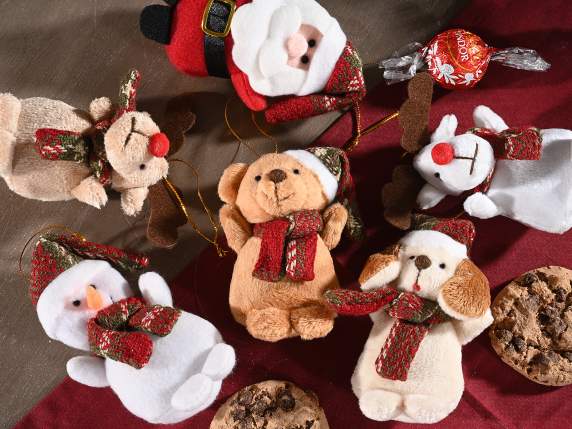Personaggio natalizio in peluche da appendere