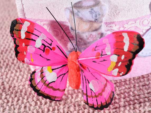 Papillon peint à la main sur clip en métal dans une boîte de