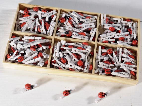 Boîte de 144 pinces à linge décoratives en bois avec coccine