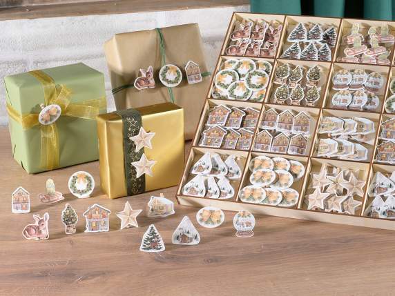 Expositor de 288 pinzas de madera con adornos navideños