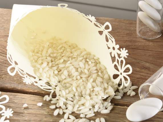 Pack of 50 rice cones with lace in ecru paper