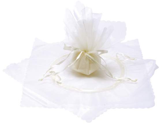 Round tulle sachet with string cream color