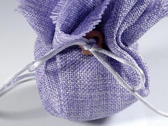 Tissu tulle carré avec bordure à franges et lien lilas