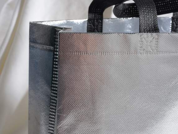 Medium bag in silver metallic non-woven fabric