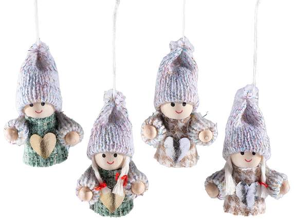 Elfe en bois avec coeur et chapeau en tissu à suspendre