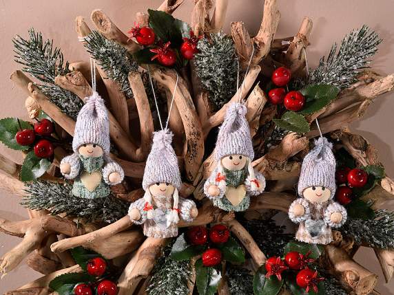 Elfe en bois avec coeur et chapeau en tissu à suspendre