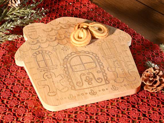 Tabla de cortar madera forma casa con grabados navideños