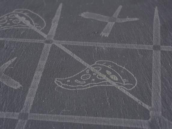 Tabla de cortar de pizarra redonda - plato con decoraciones
