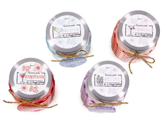 Vela perfumada en tarro de cristal con tapón metálico.
