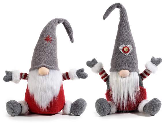 Père Noël assis en tissu avec une décoration sur chapeau