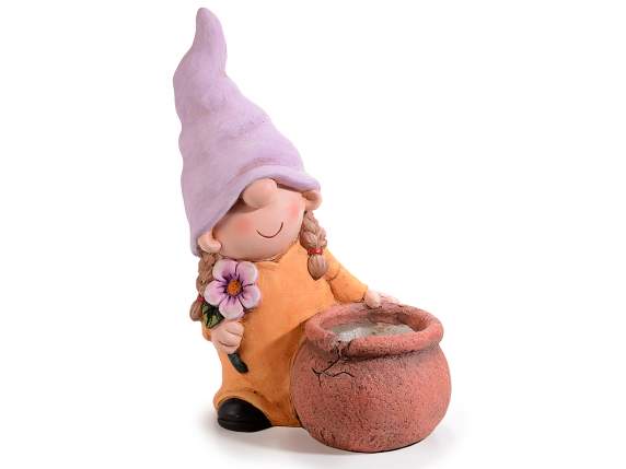 Vase en magnésie colorée avec gnome