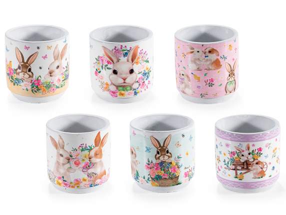 Vase en béton décoré de lapins de Pâques