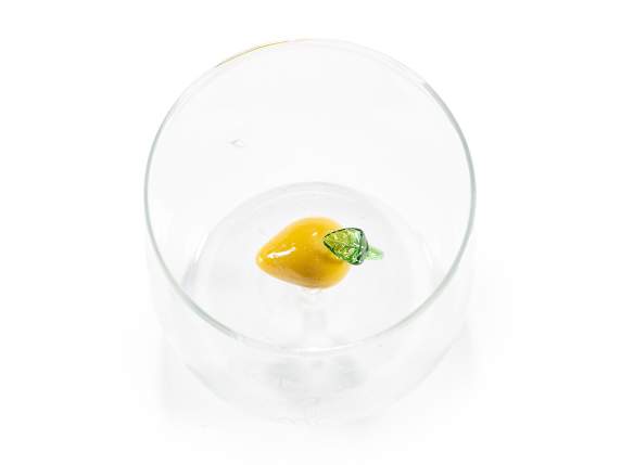 Vaso de cristal con limón 3D y escritura blanca.