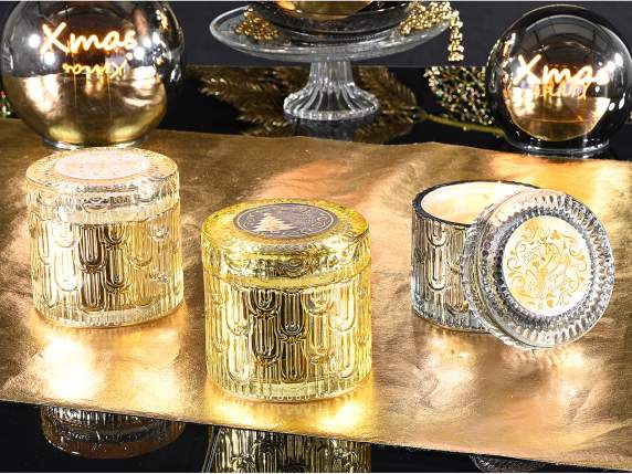 Vela perfumada en tarro de cristal trabajado con tapa.