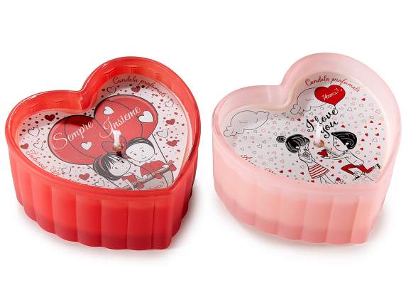 Vela perfumada en forma de corazón en vaso con enamorados