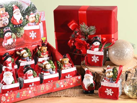 Personaje navideño de terracota en calcetín de tela y exposi