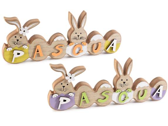 Pascua escrita en madera de colores con huevos y conejitos.