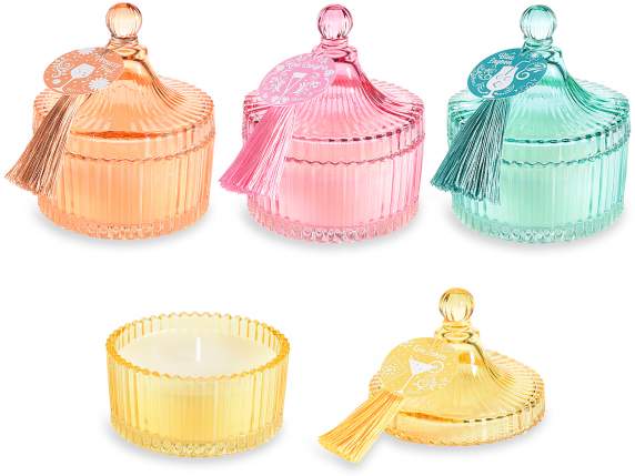 Bougie parfumée dans un pot en verre coloré avec couvercle