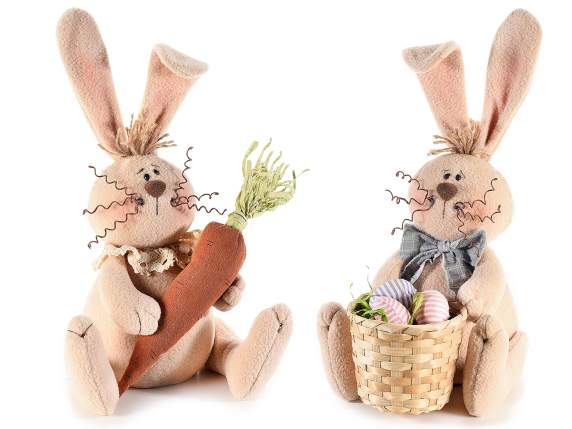 Lapin en tissu doux avec panier de carottes-œufs
