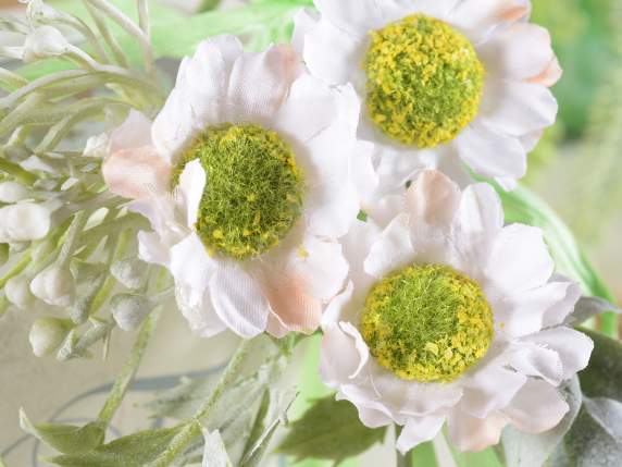 Bouquet de marguerites et feuilles artificielles