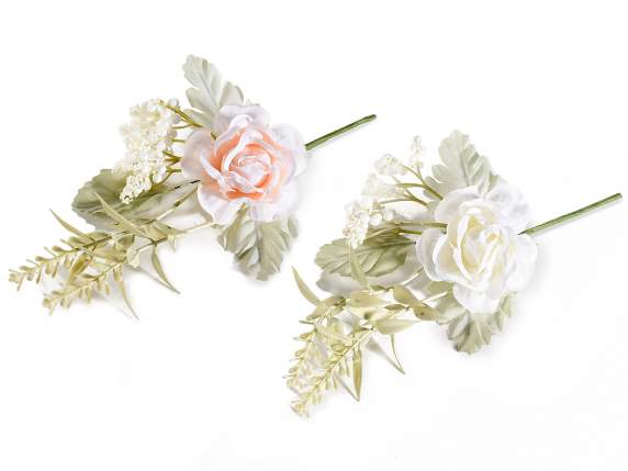 Bouquet artificiel de roses et de baies