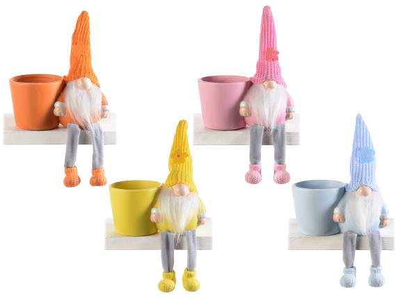 Pot en céramique avec gnome à longues pattes et bonnet trico