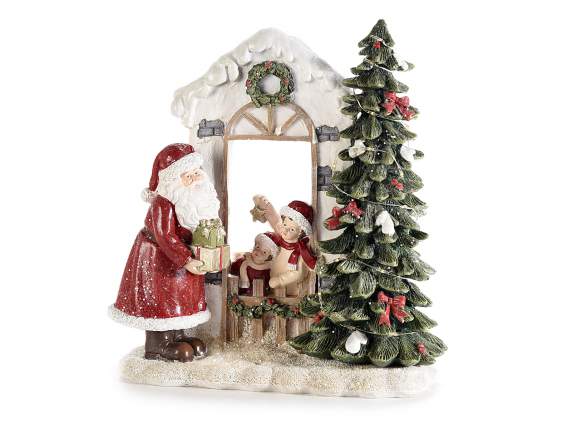 Dekoration mit Weihnachtsfiguren aus farbigem Harz und Licht