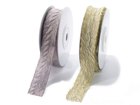 Crumpled polyester ribbons cut edge