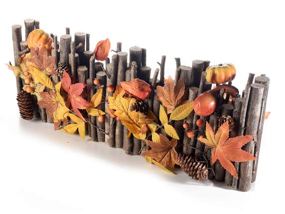 Wooden foldable fence with leaves, berry and pinecones