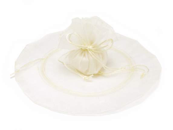 Tulle wedding favor in ecru organza with drawstring, round b