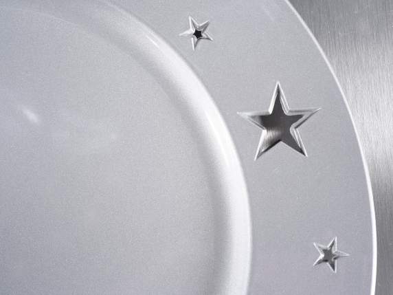 Rigid plastic underplate worked with star carvings