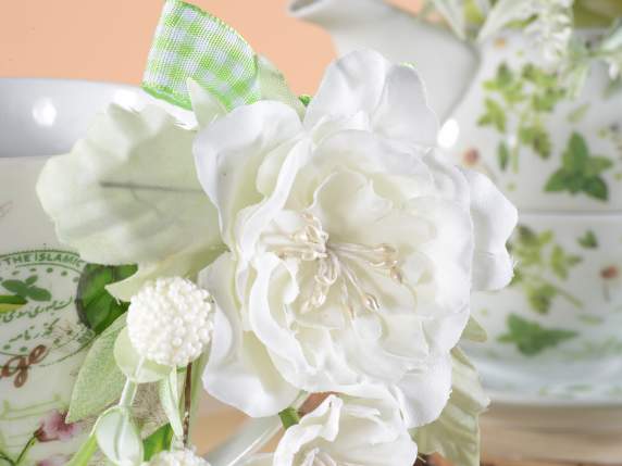 Buchet de bujori artificiali si fructe de padure