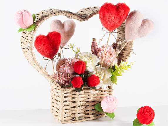 Coeur en éco-fourrure douce avec noeud de corde sur bâton