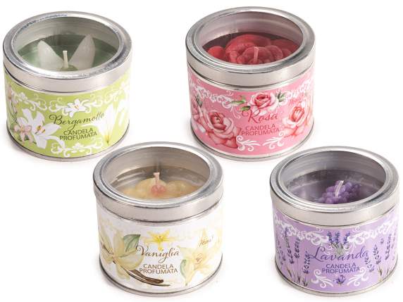 Bougie parfumée avec fleur en relief dans une boîte en métal