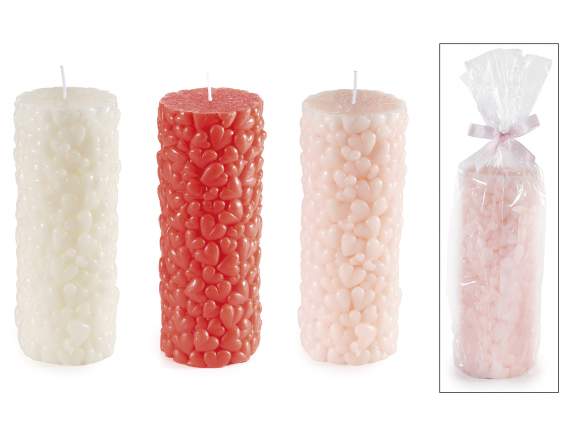 Bougie colorée avec surface en relief en forme de cœur