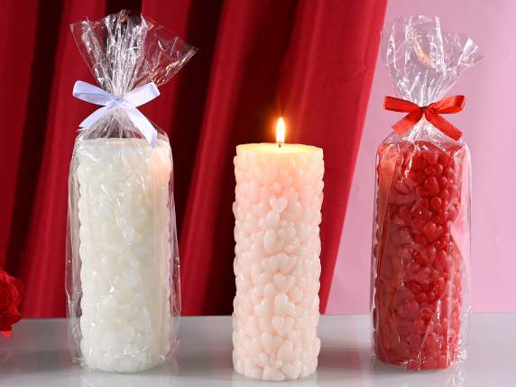 Bougie colorée avec surface en relief en forme de cœur