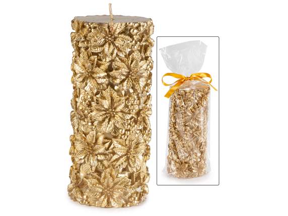 Bougie dorée avec décorations de fleurs de Noël en relief