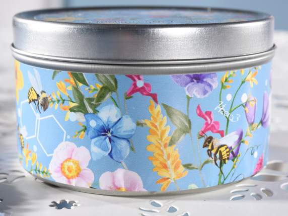 Bougie parfumée dans une boîte ronde en métal fleurs