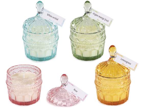 Bougie parfumée dans un pot en verre coloré avec couvercle