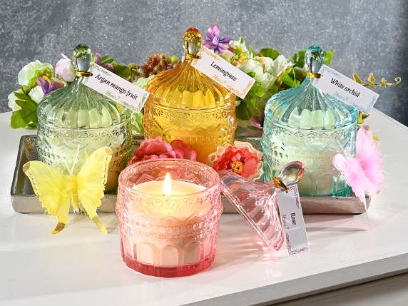 Bougie parfumée dans un pot en verre coloré avec couvercle
